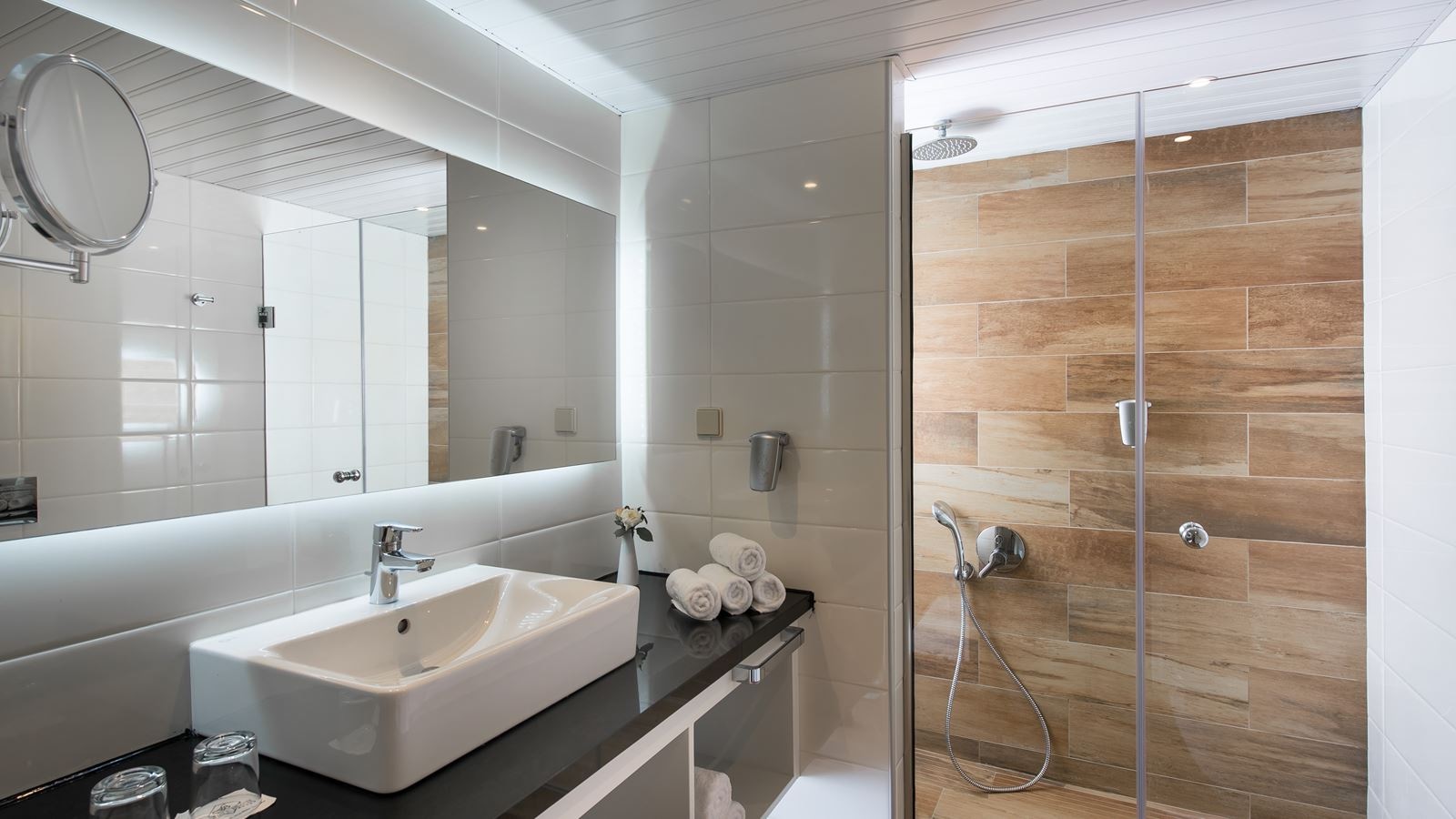 rooms-room-double-sideseaview-balcony