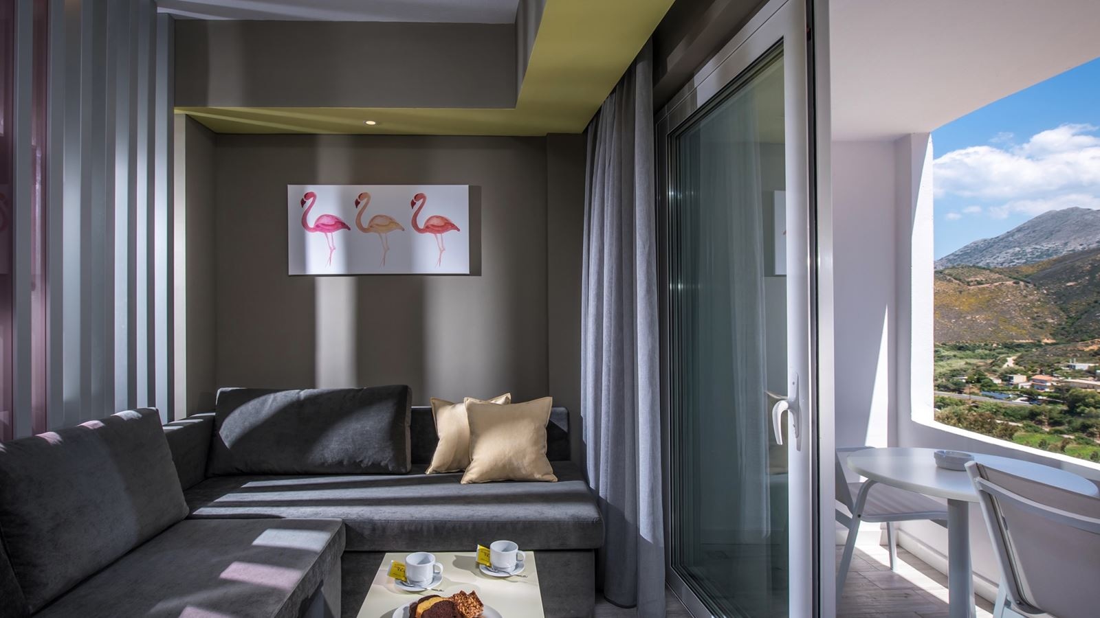 rooms-room-deluxe-gardenview-balcony