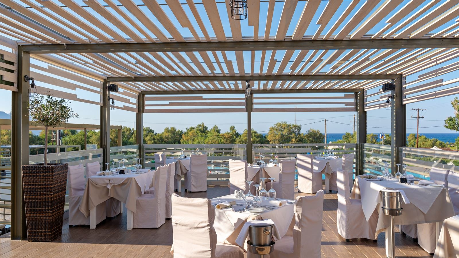 restaurants-elia-ala-carte-restaurant