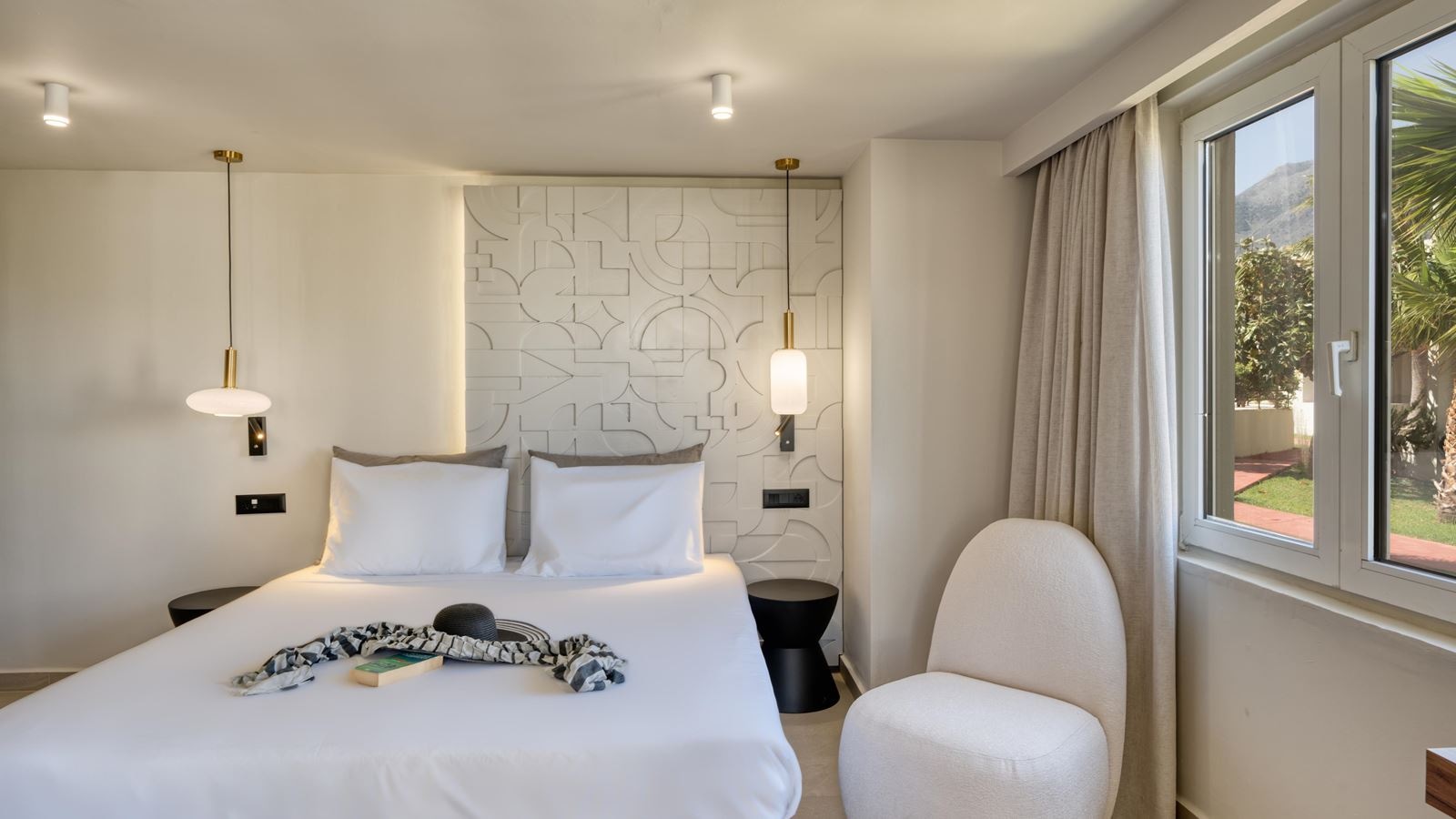 rooms-superior-bungalow-garden-view