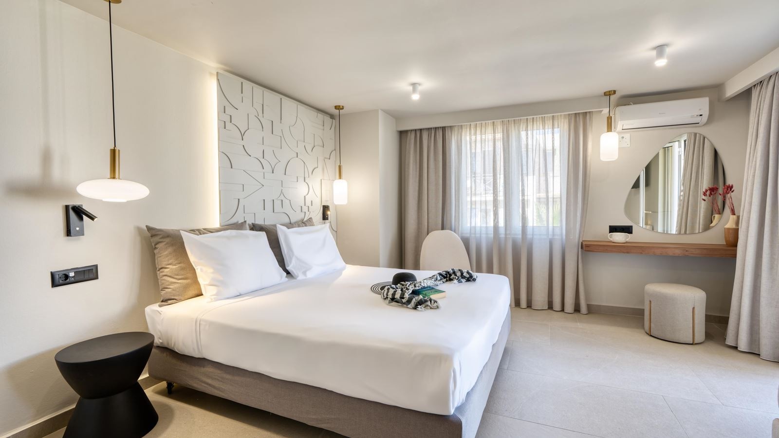 rooms-superior-bungalow-pool-view