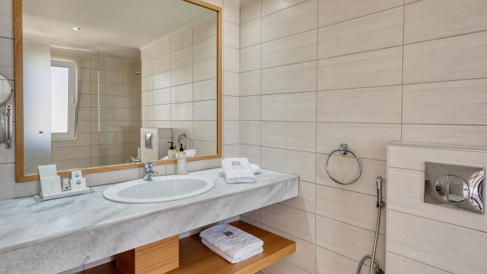 rooms-superior-side-sea-view