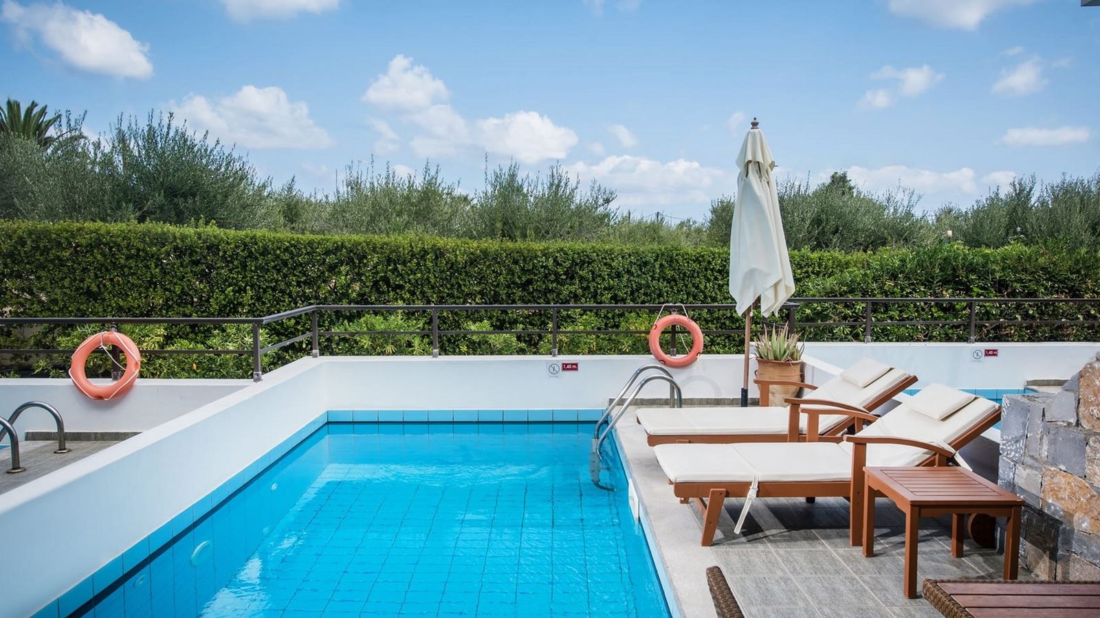 rooms-maisonette-privatepool