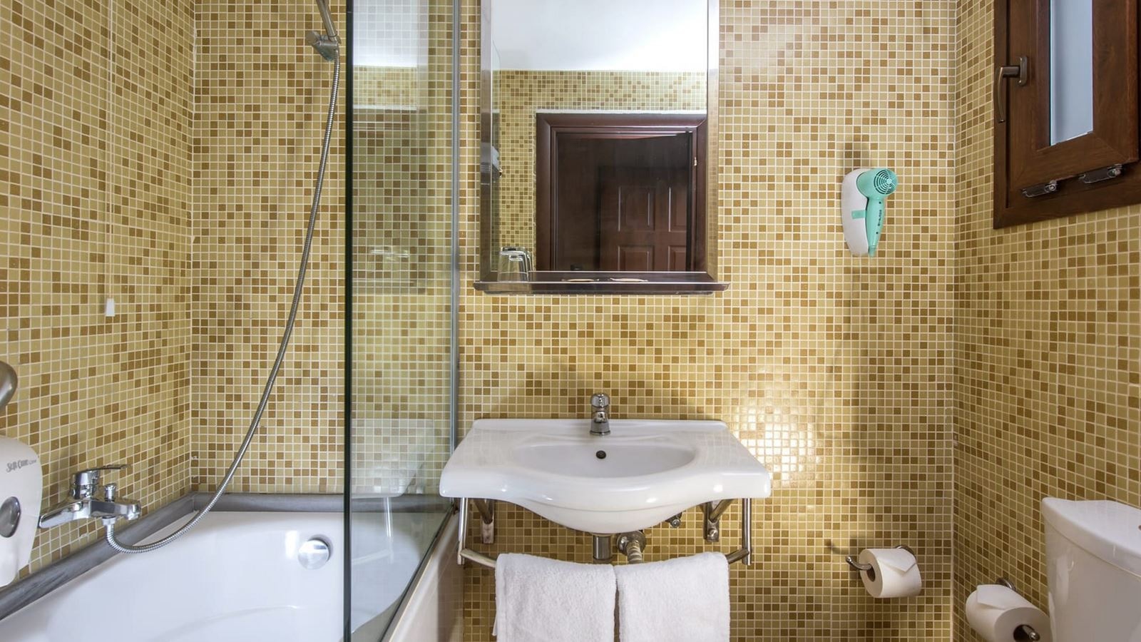 rooms-room-standard-singleuse-balcony-or-terrace