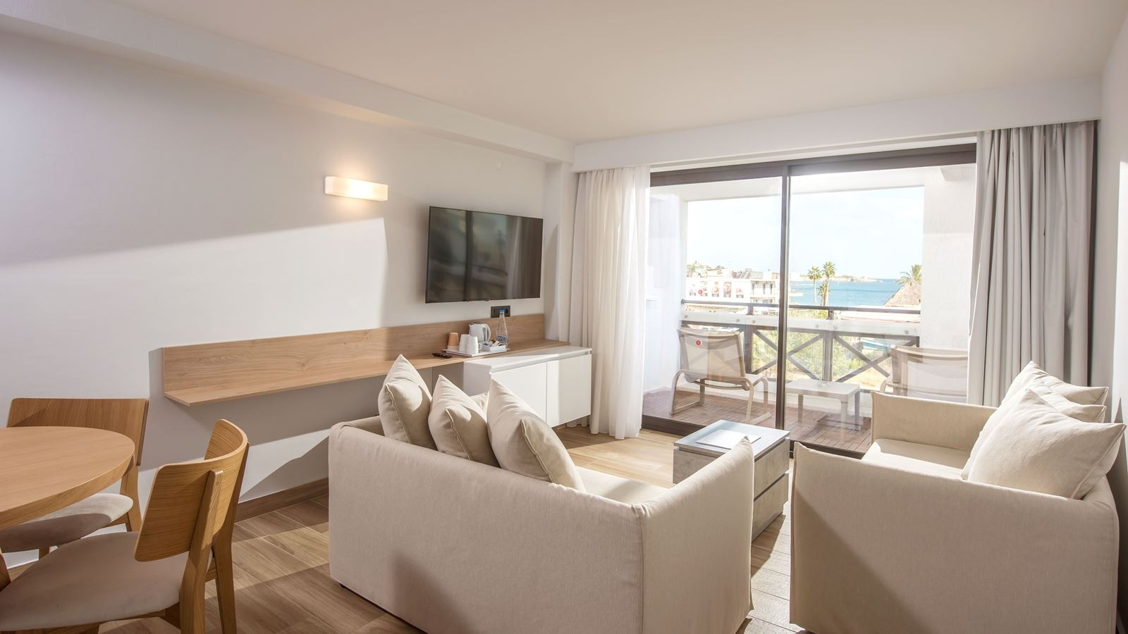 rooms-suite-1-bedroom-gardenview