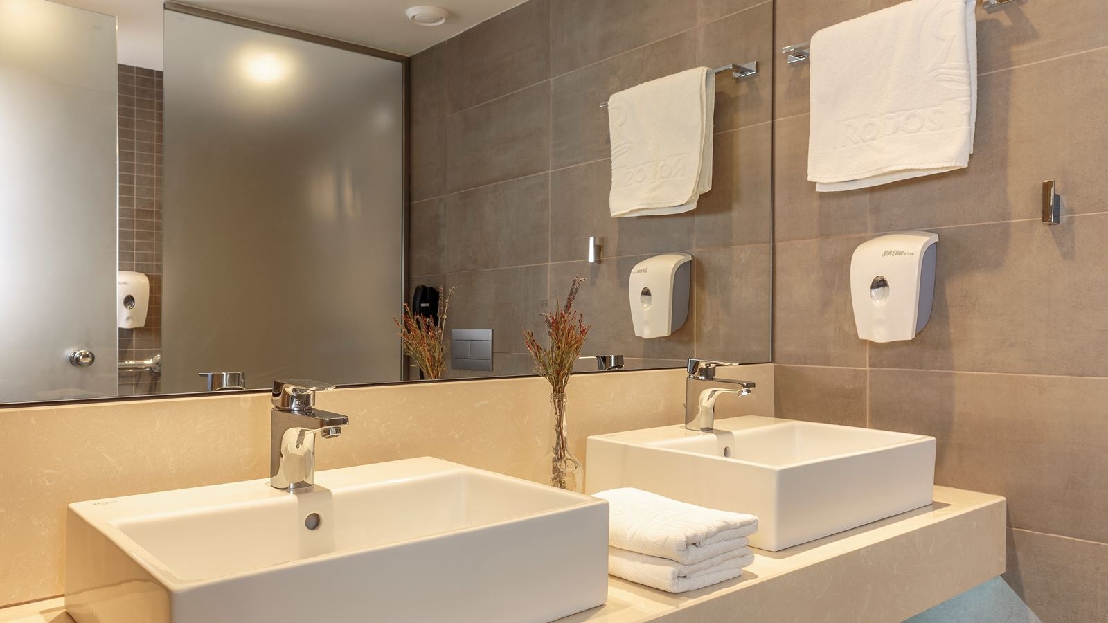 rooms-family-room-sea-view