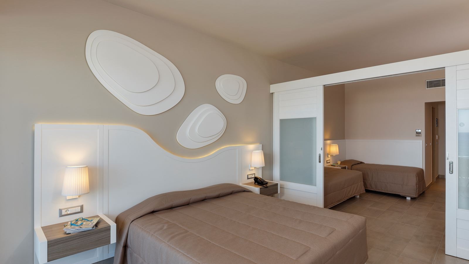 rooms-executive-family-room