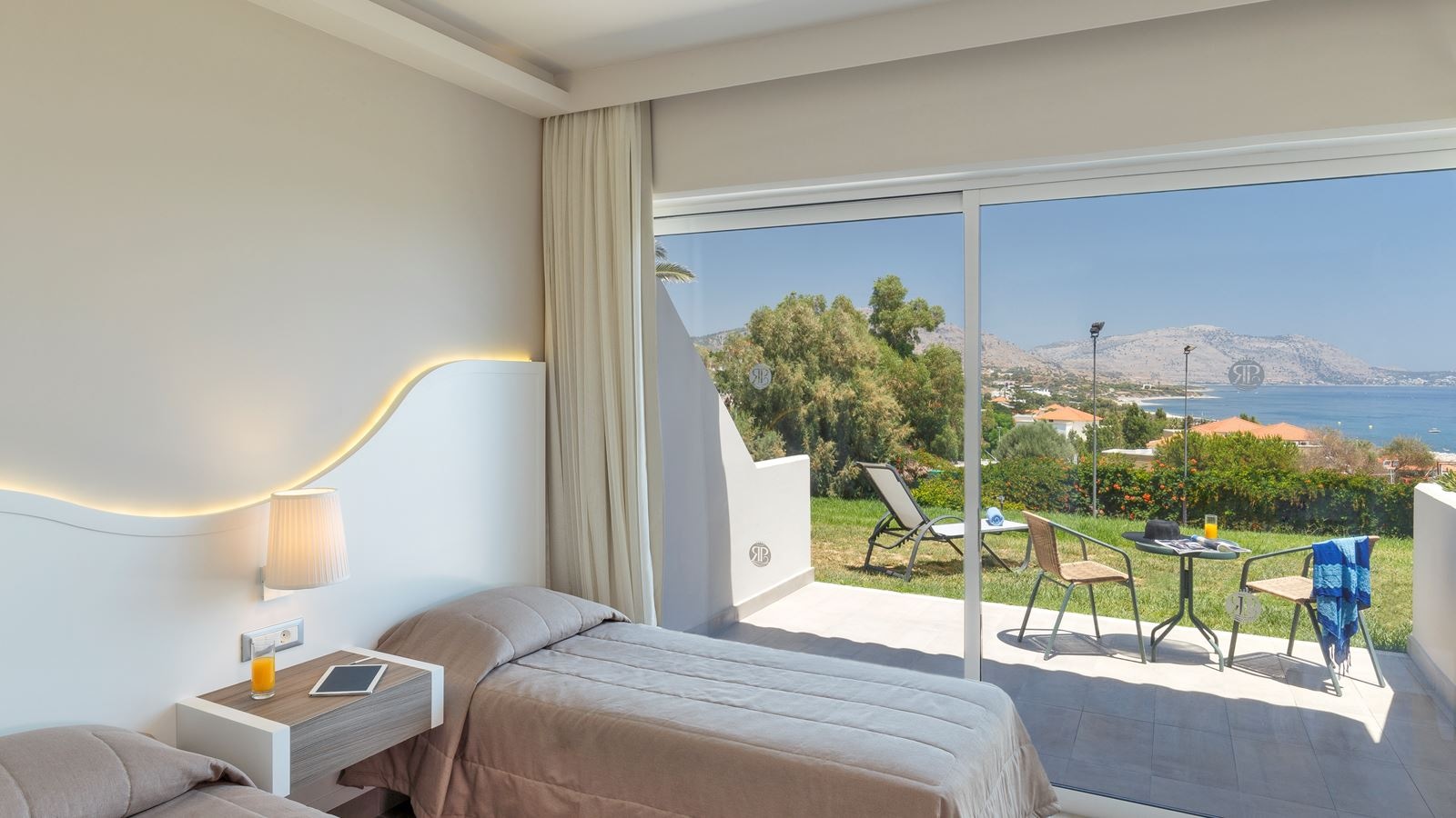 rooms-superior-family-room