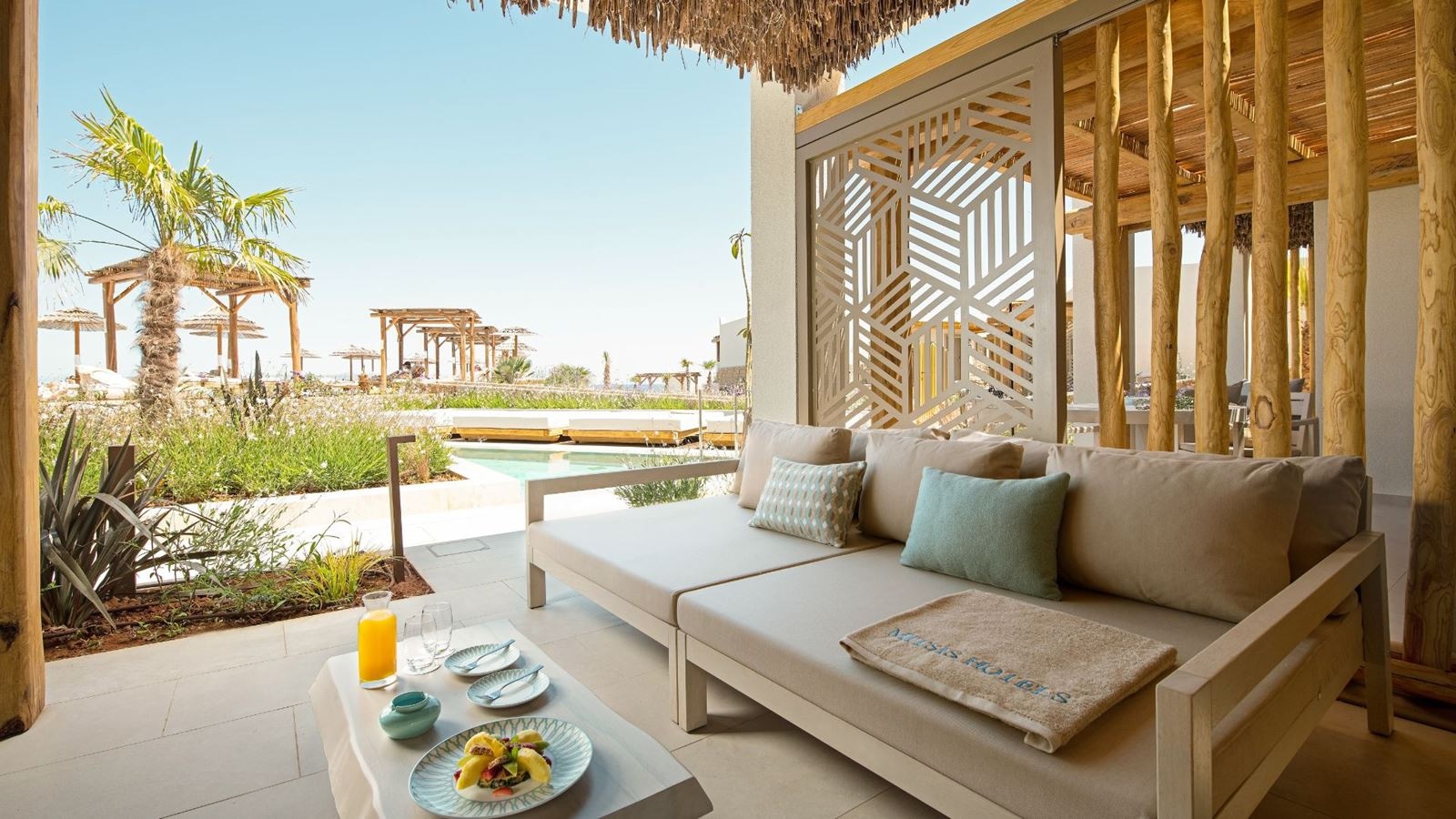 rooms-superior-double-swim-up-sharing-pool