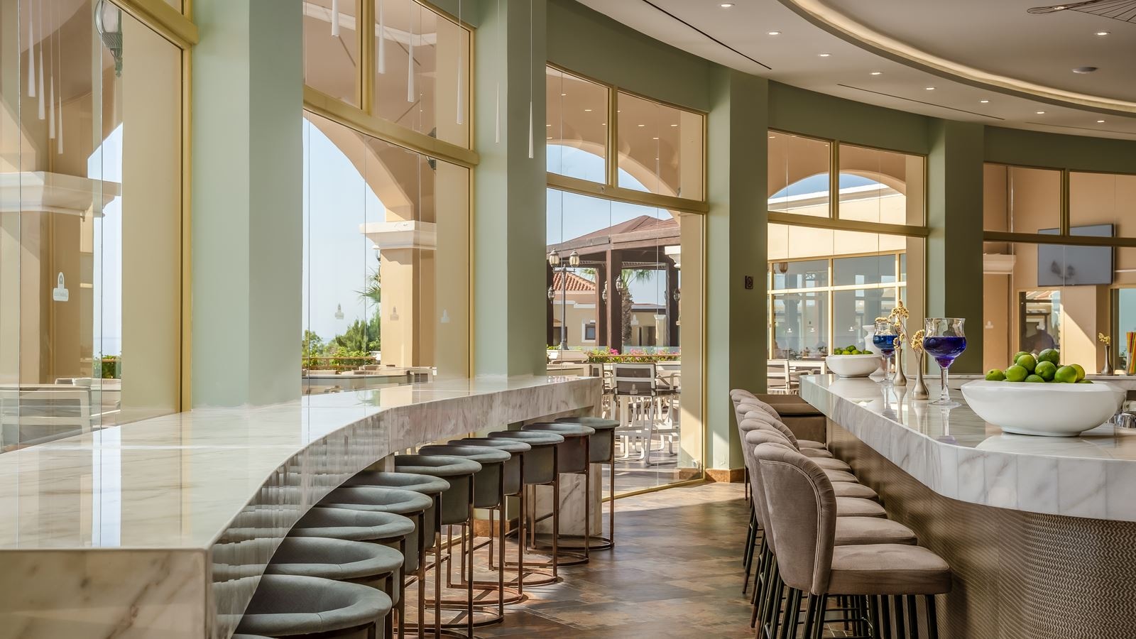 bars-main-lobby-bar