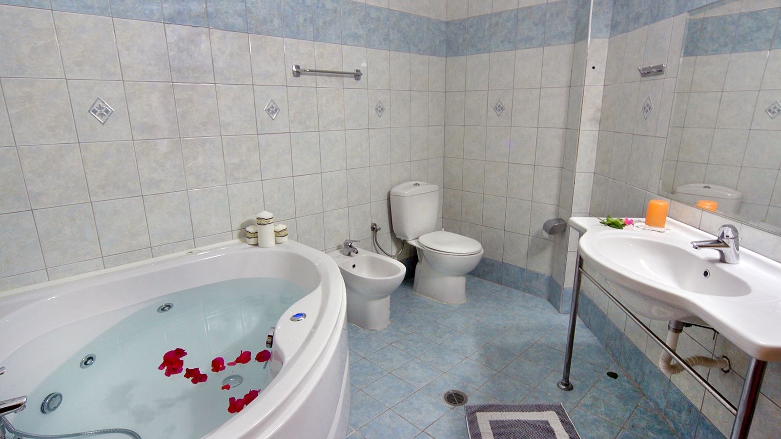 rooms-honeymoon-suite