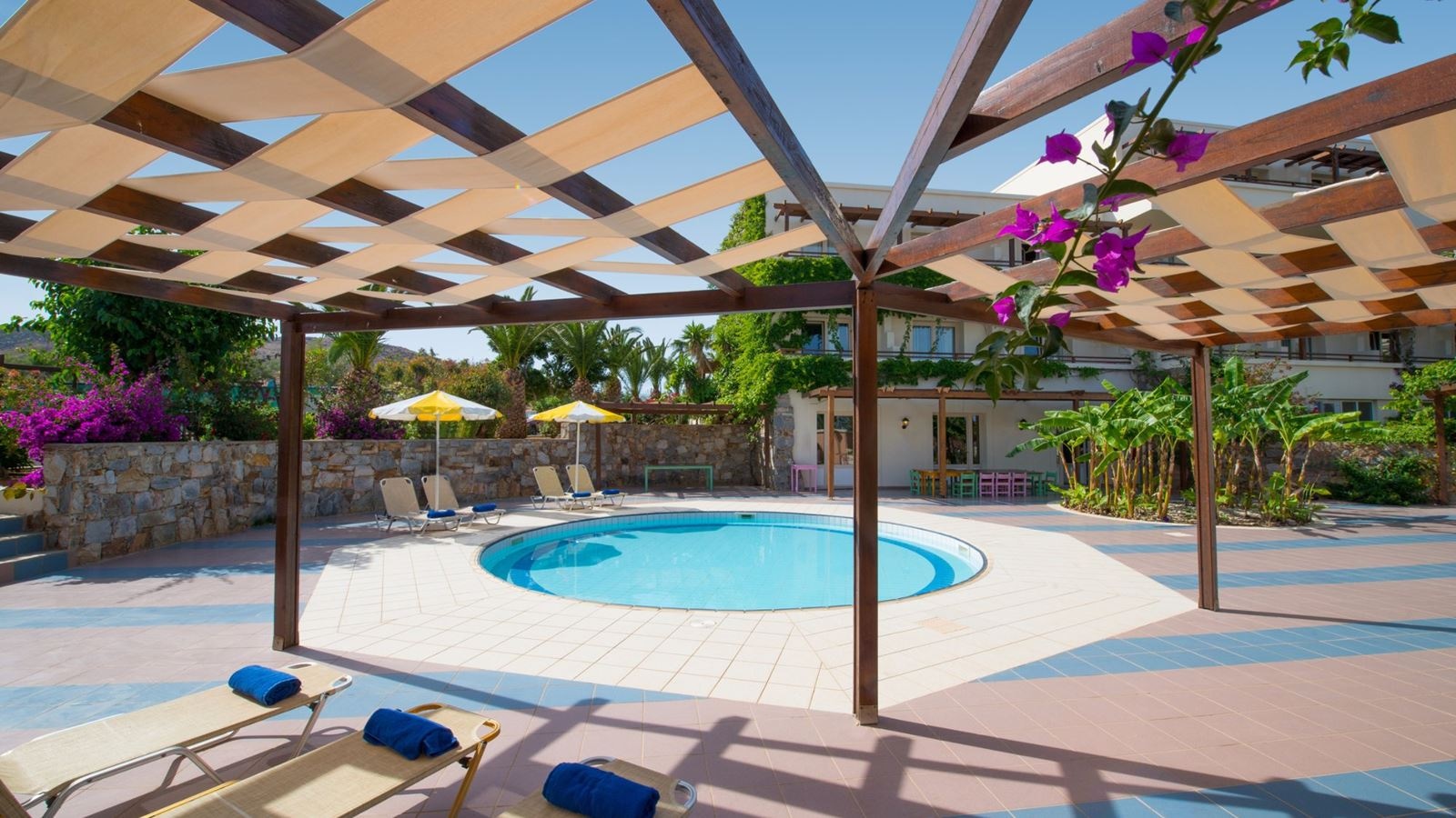 pools-outdoor-childrens-pool