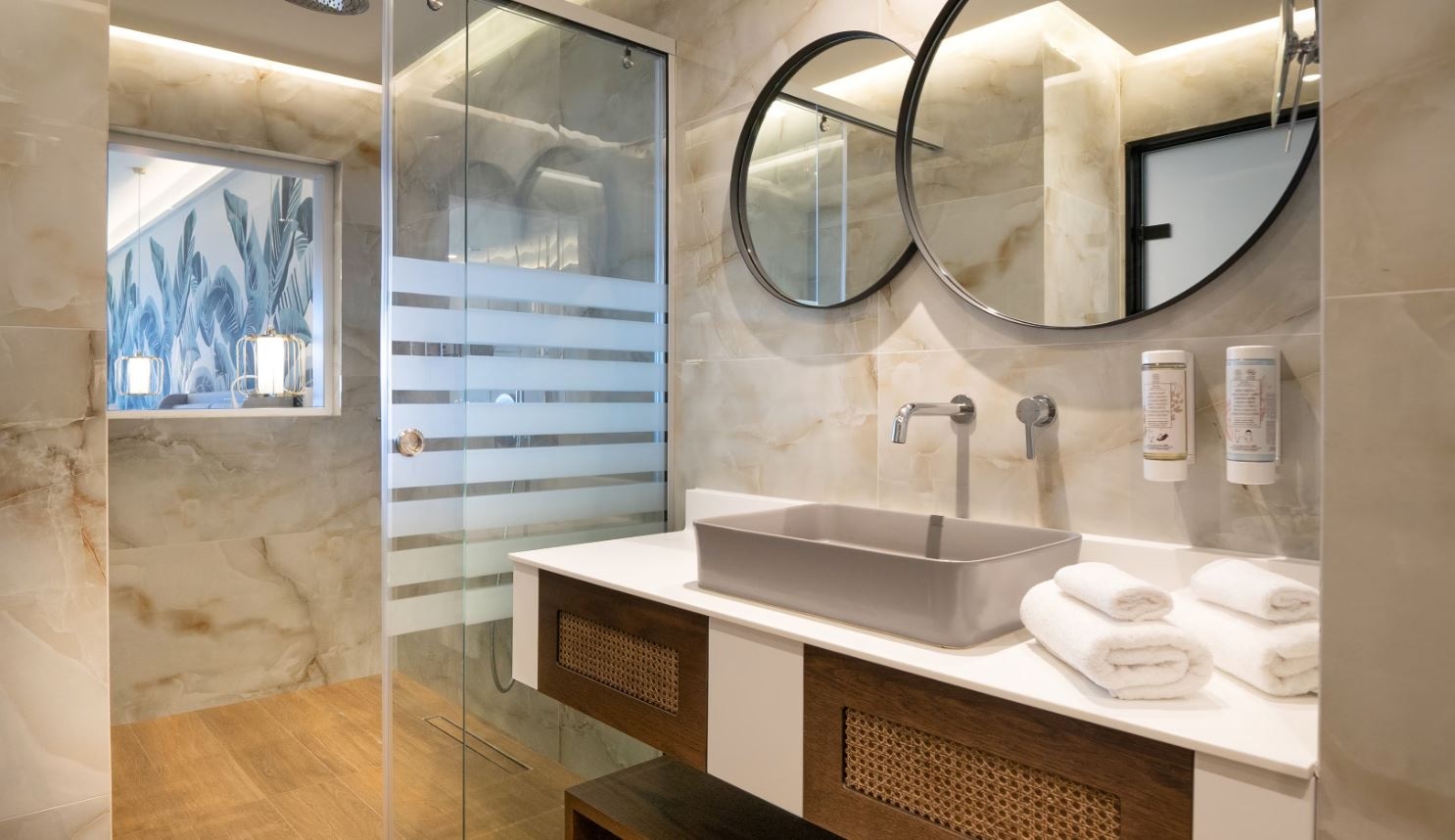 rooms-suite-deluxe-sea-view