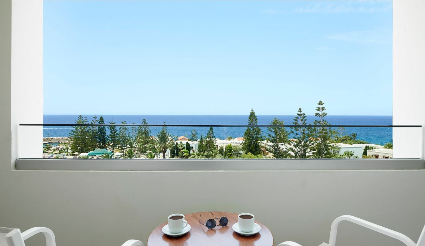 rooms-room-family-mainbuilding-seaview