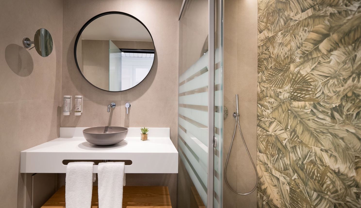 rooms-suite-family-gardenview