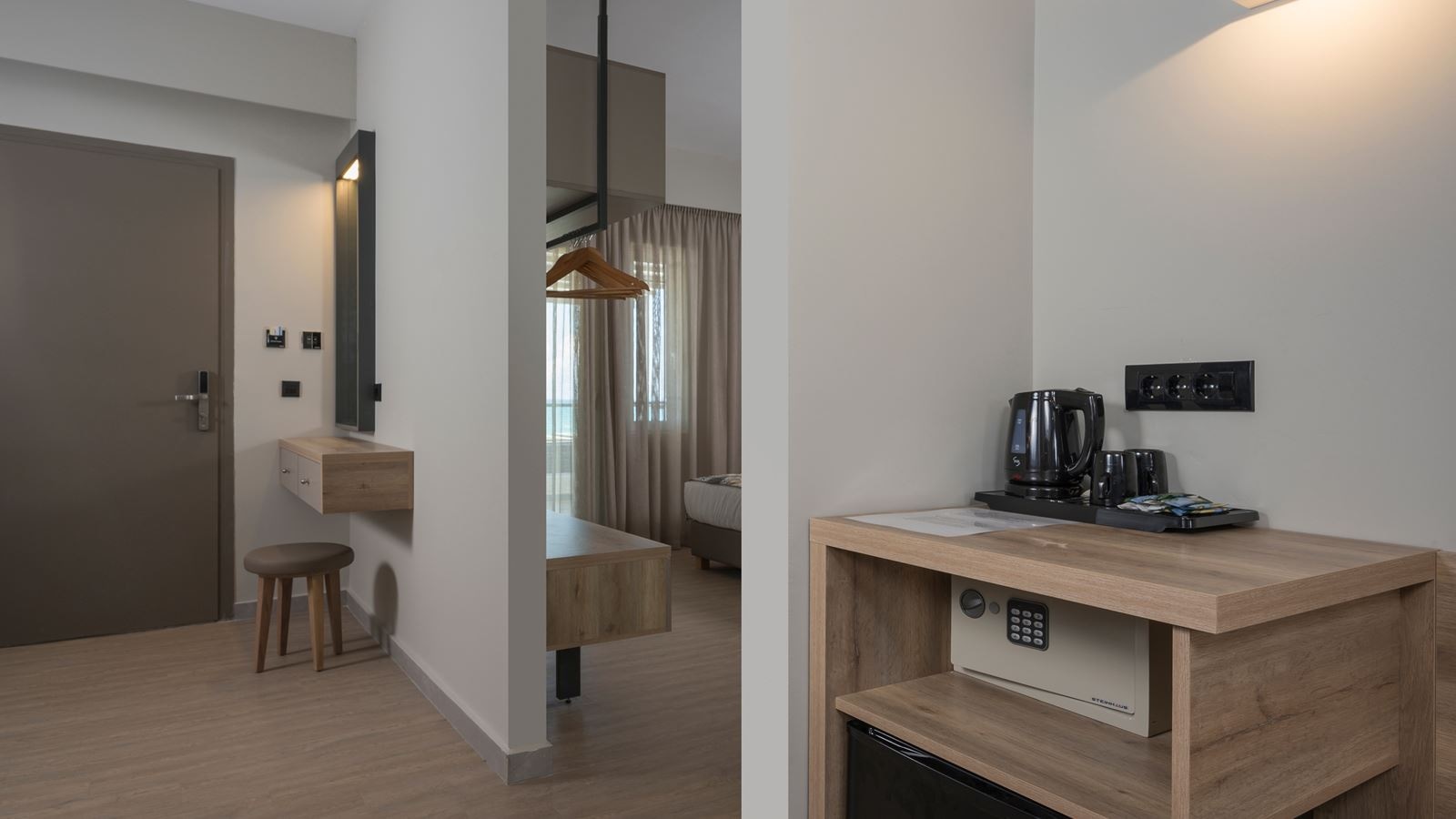 rooms-suite-junior-side-sea-view-balcony-or-terrace