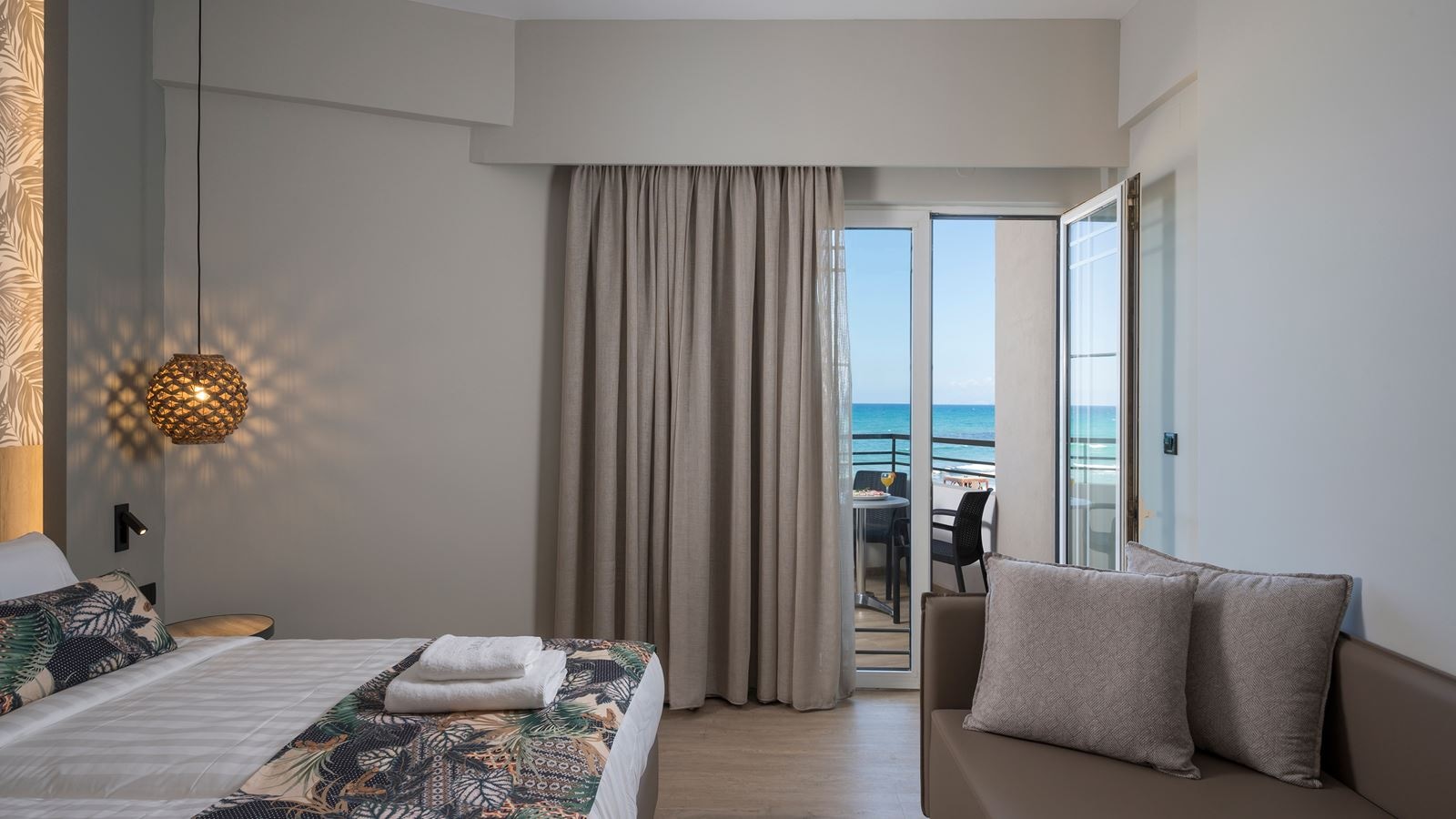 rooms-double--room--sea-view-balcony-or-terrace