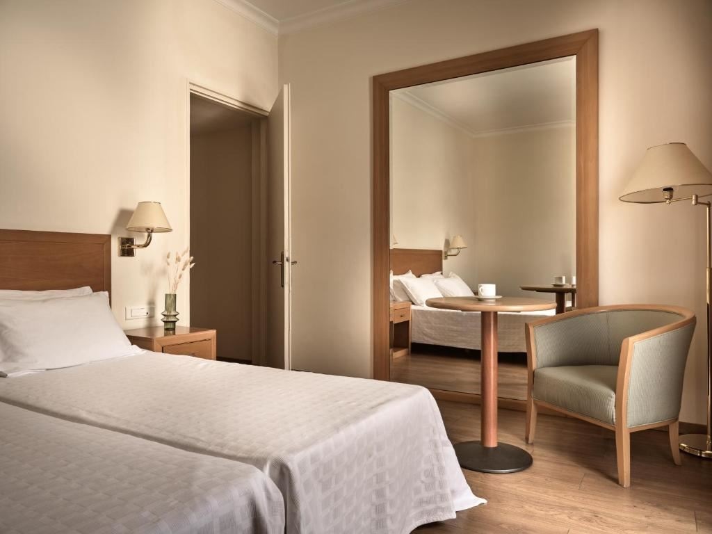 rooms-family-2-bedrooms-suite-city-view-balcony-or-terrace