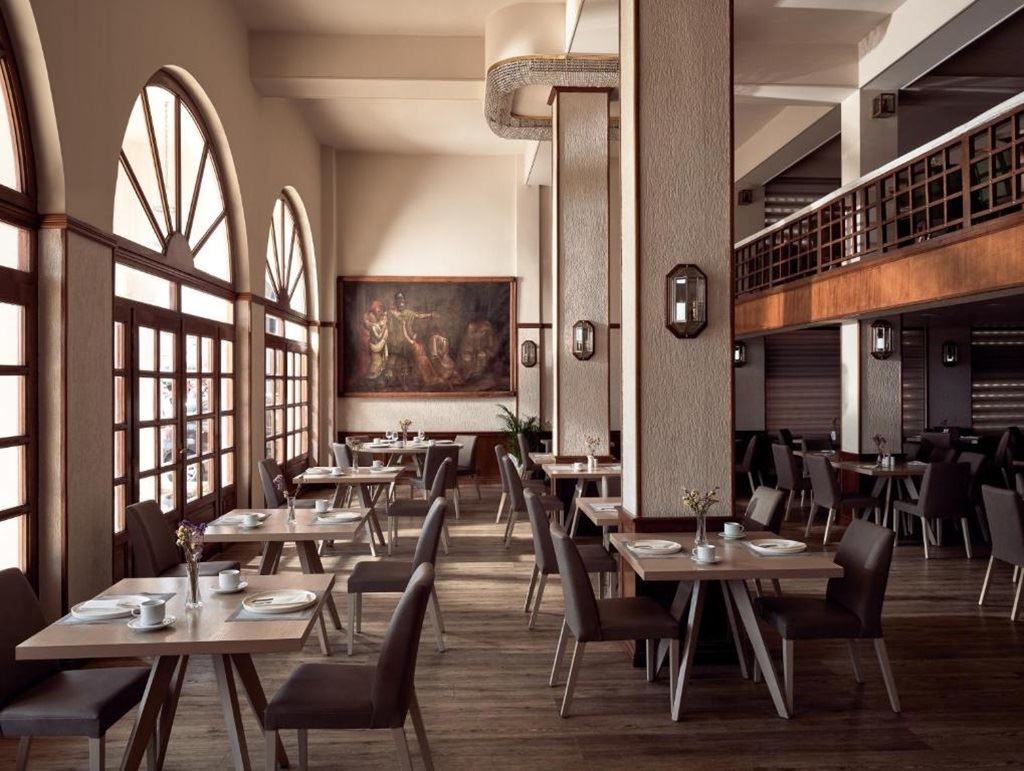 restaurants-breakfast-area-or-pool-area