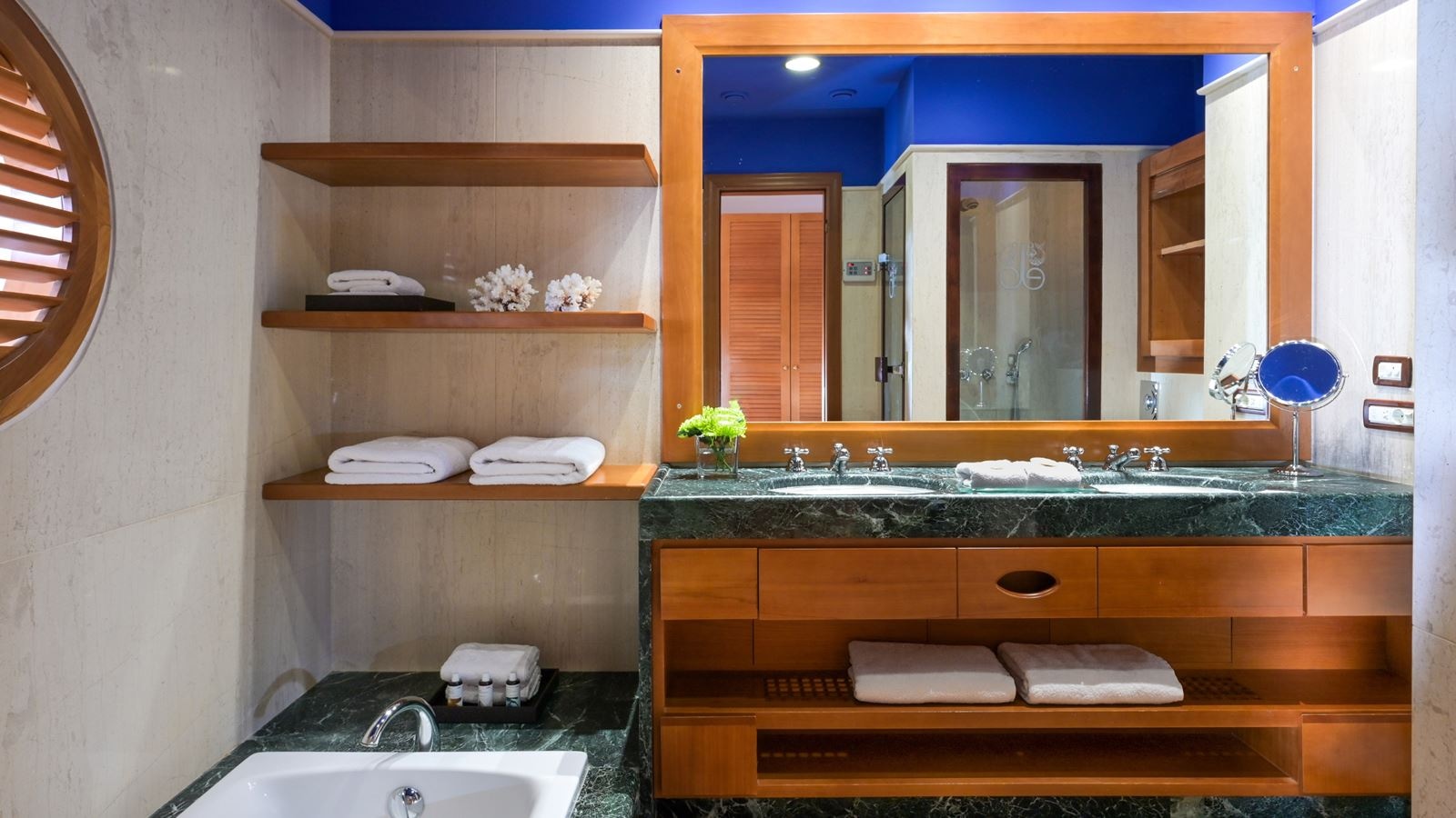rooms-deluxe-room-spa-garden-view