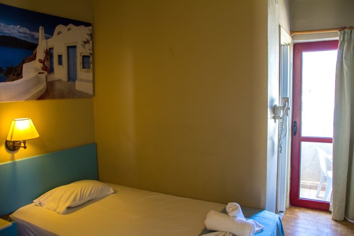 rooms-room-single-garden-view-balcony-or-terrace