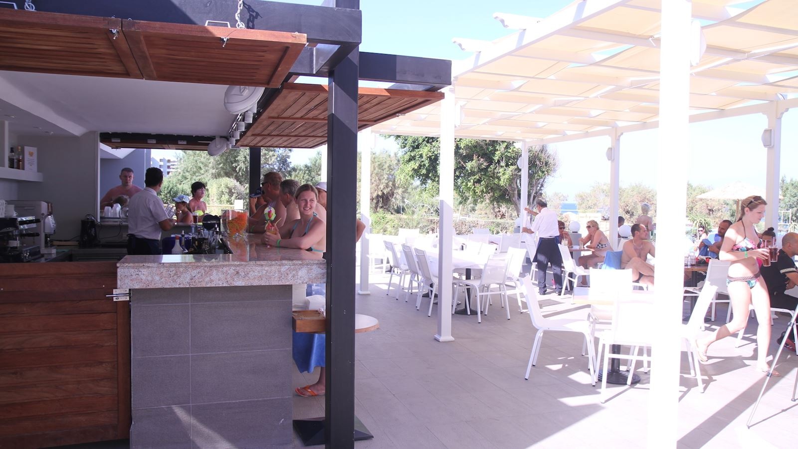 restaurants-hermes-beach-tavernalacarte