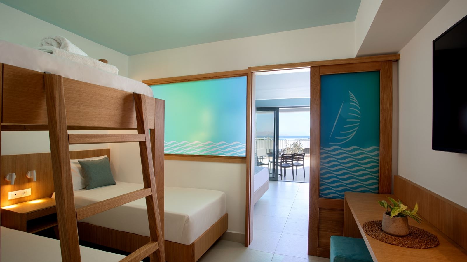 rooms-family-5bedded-sea-view-sliding-door