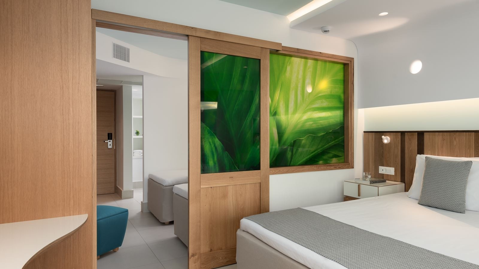 rooms-family-room-with-garden-view