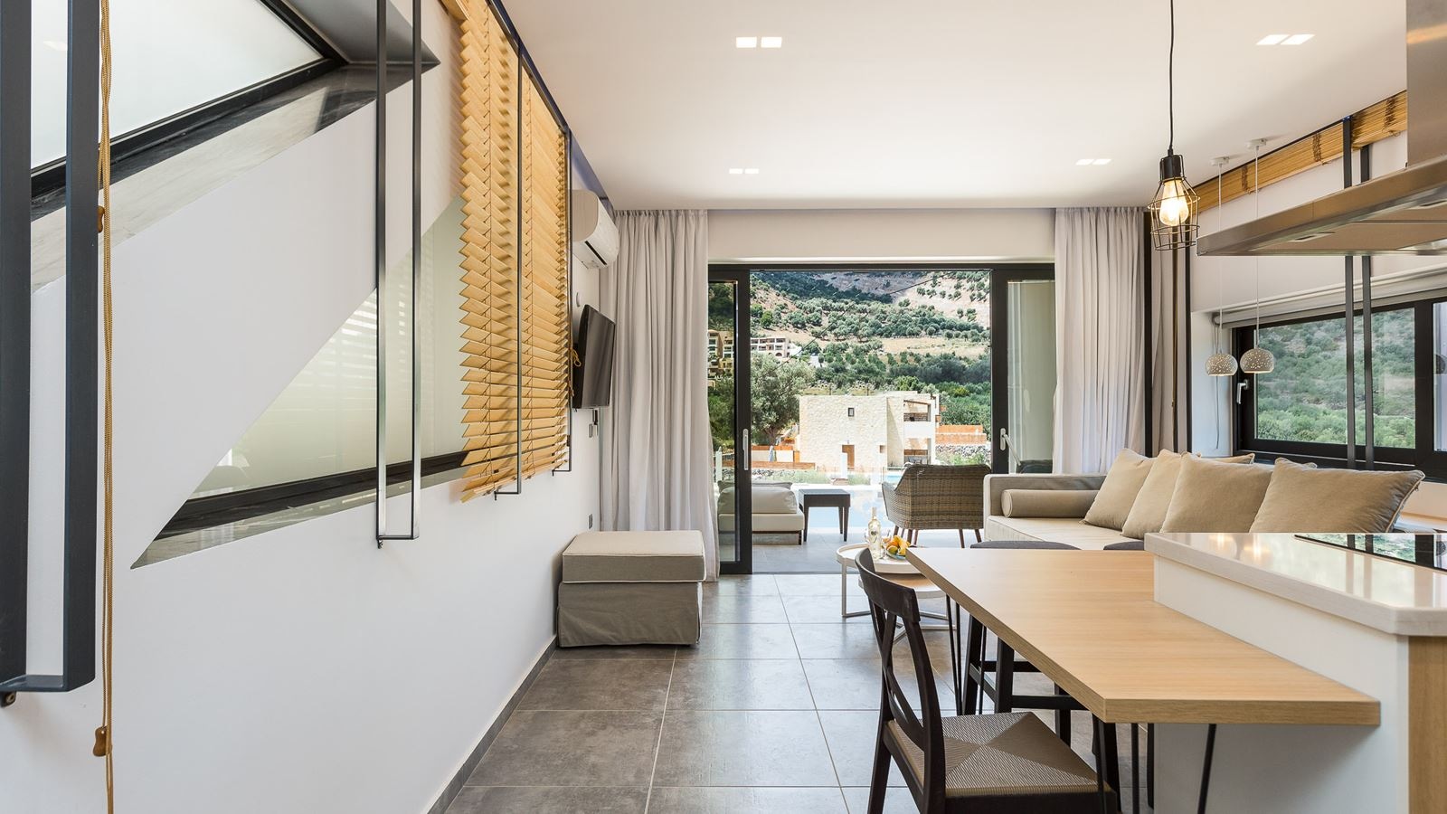 rooms-suite-2-bedrooms-balcony