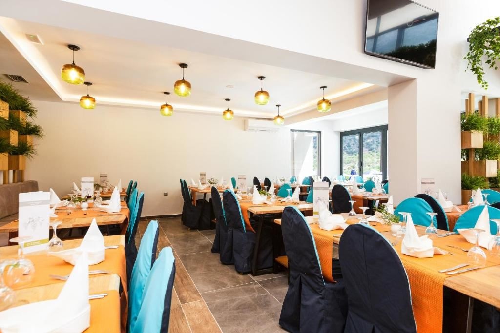 restaurants-restaurants