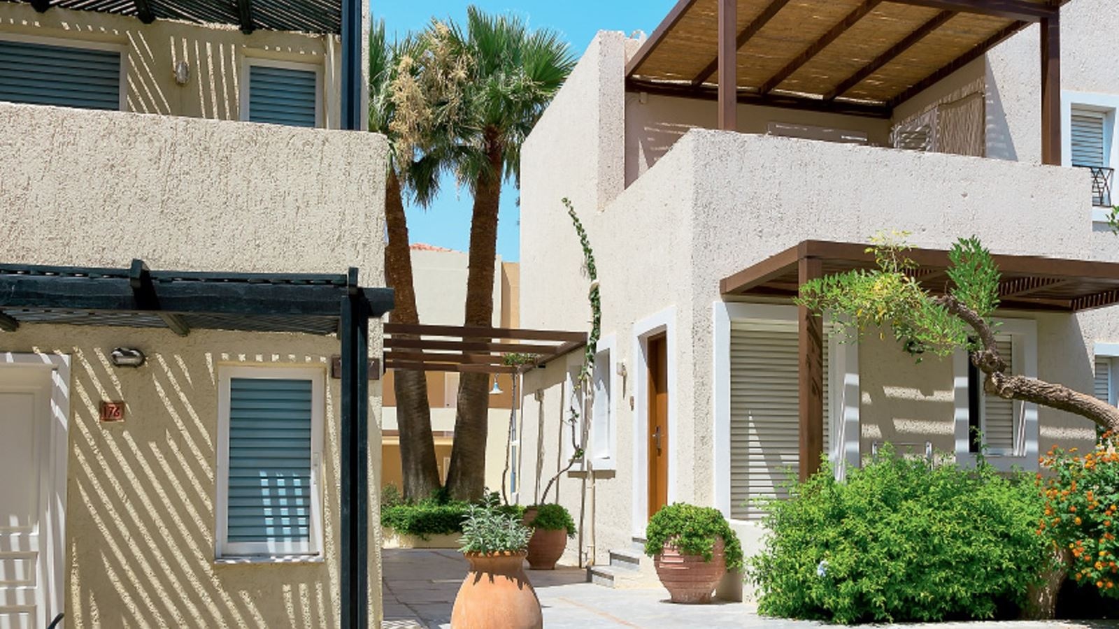 rooms-two-bedroom-apartmant-garden-view