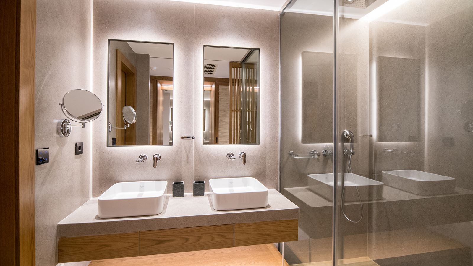 rooms-urban-chic-outdoor-jacuzzi-city-view