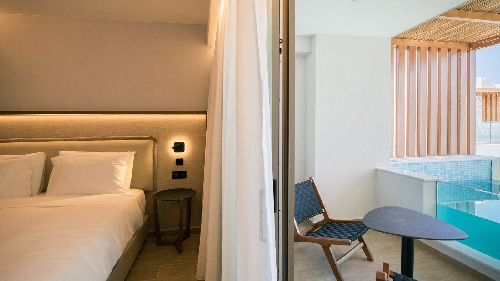 rooms-urban-chic-plunge-pool-city-view