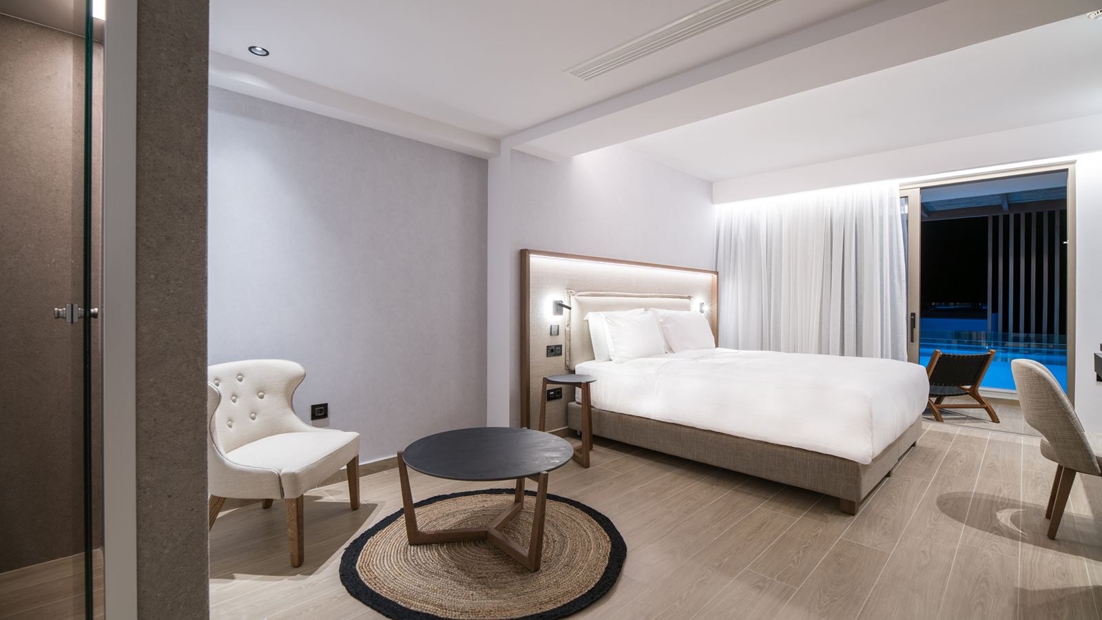 rooms-urban-chic-plunge-pool-city-view