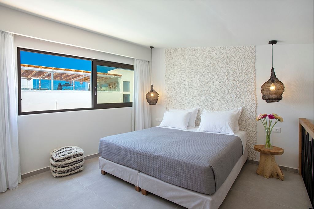 rooms-deluxe-suite-2-level-balcony