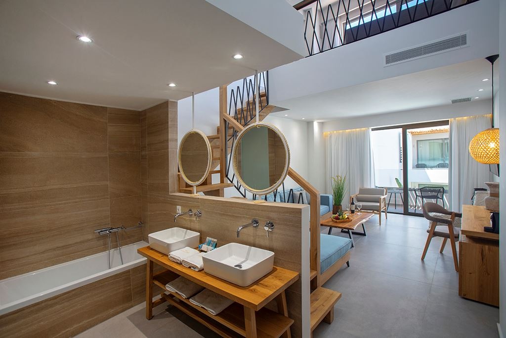 rooms-deluxe-suite-2-level-balcony