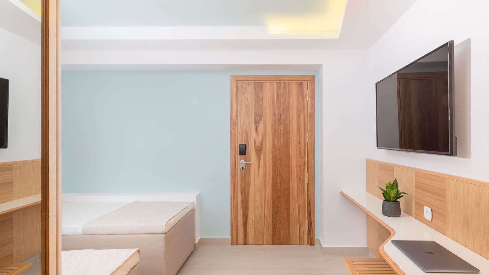 rooms-2-bedroom-family-garden-view