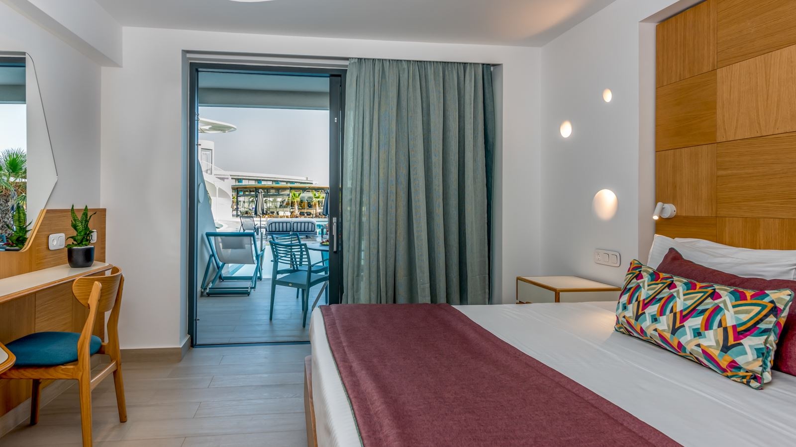 rooms-superior-exclusive-room-with-individual-pool-pool-or-sea-view