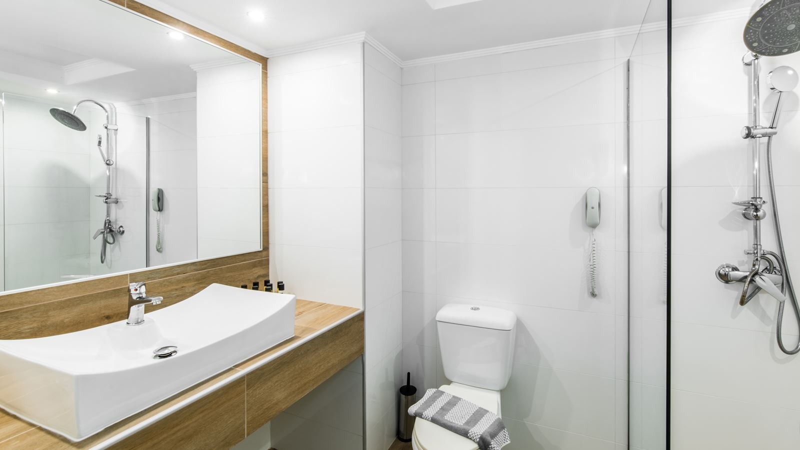 rooms-double-deluxe-swimup-sea-view