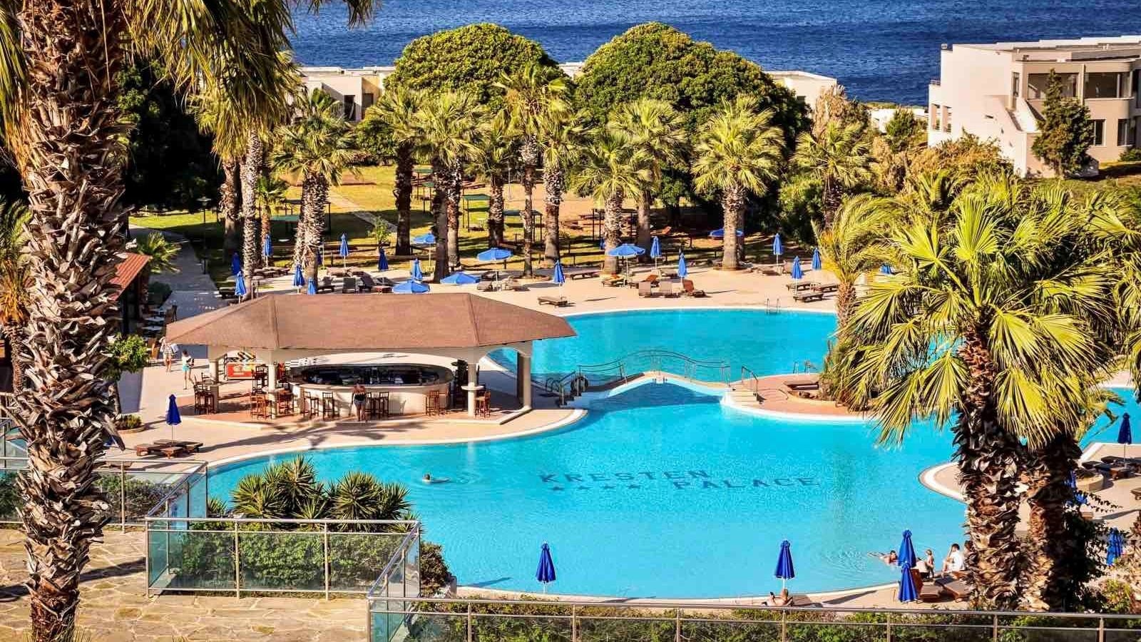 restaurants-kitchen-pool-bar-restaurant