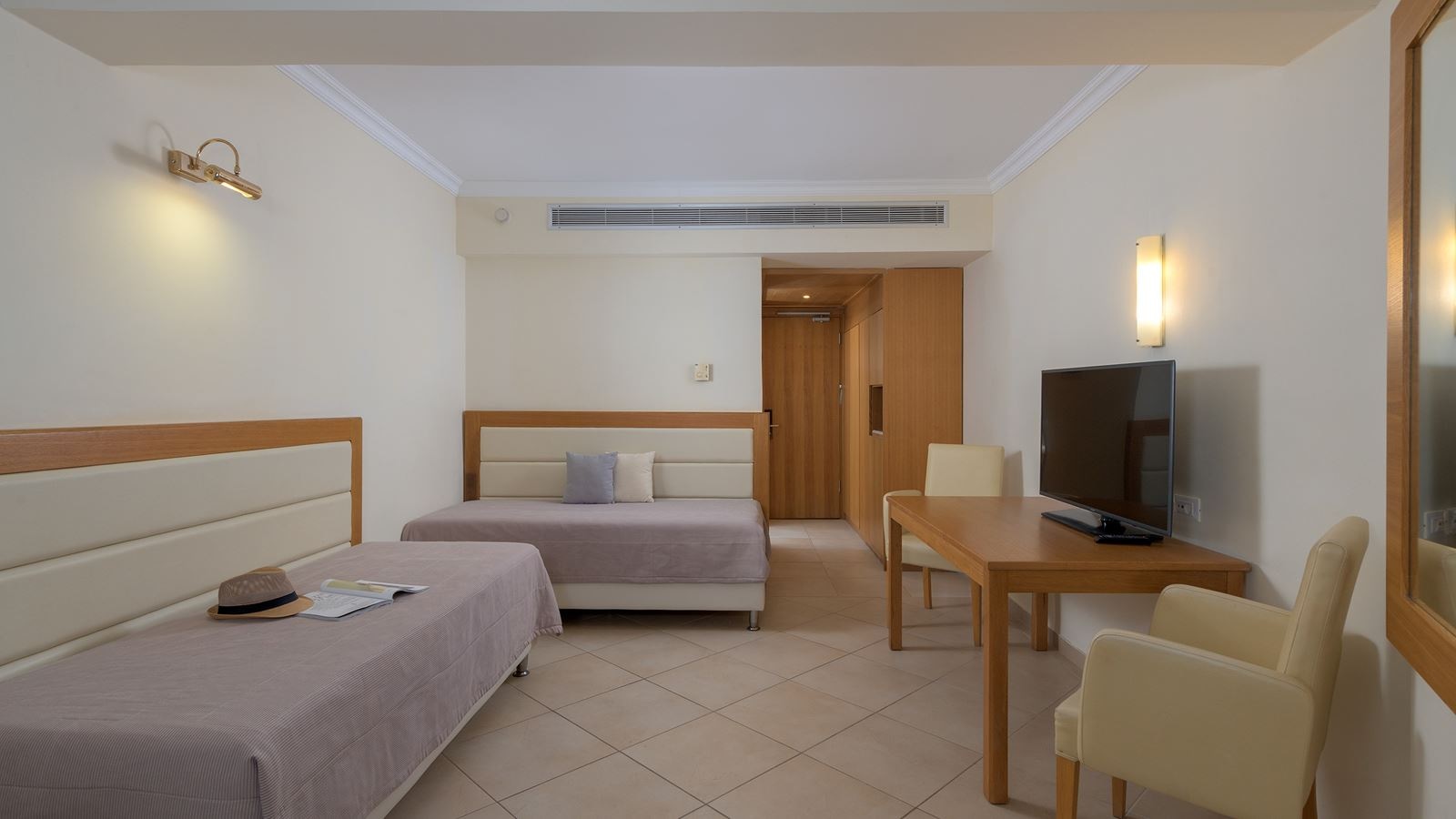 rooms-family-suite-garden-view