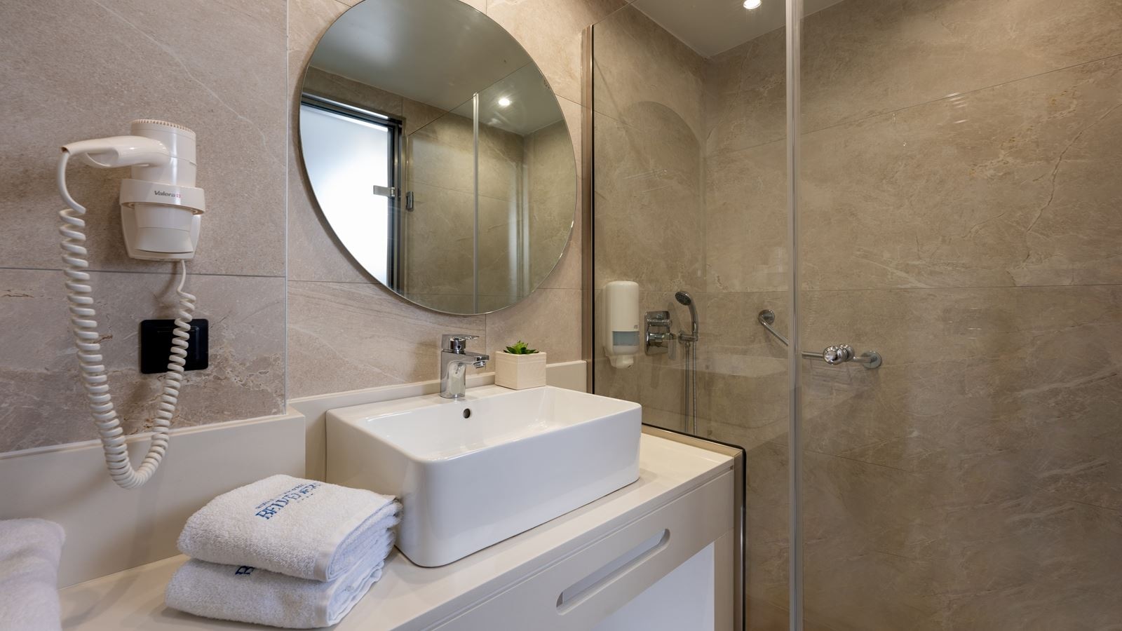 rooms-superior-room-single-use-land-view