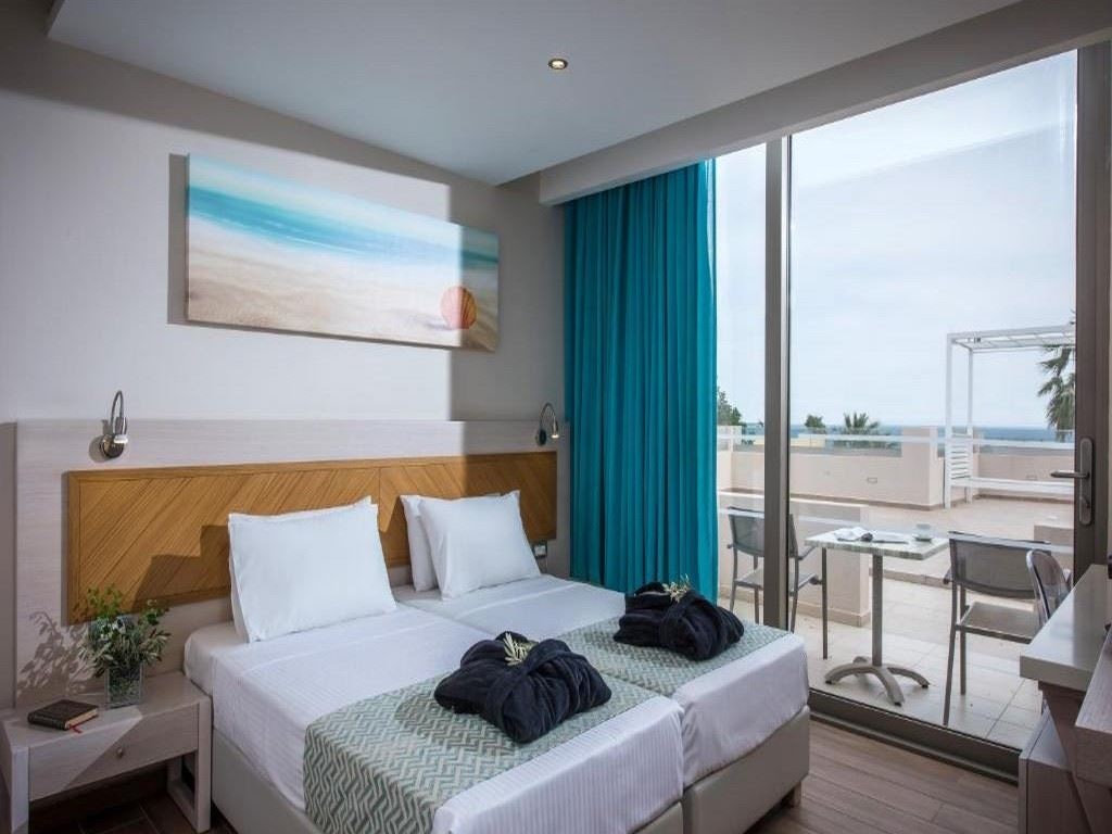 rooms-split-level-superior-connecting-suite