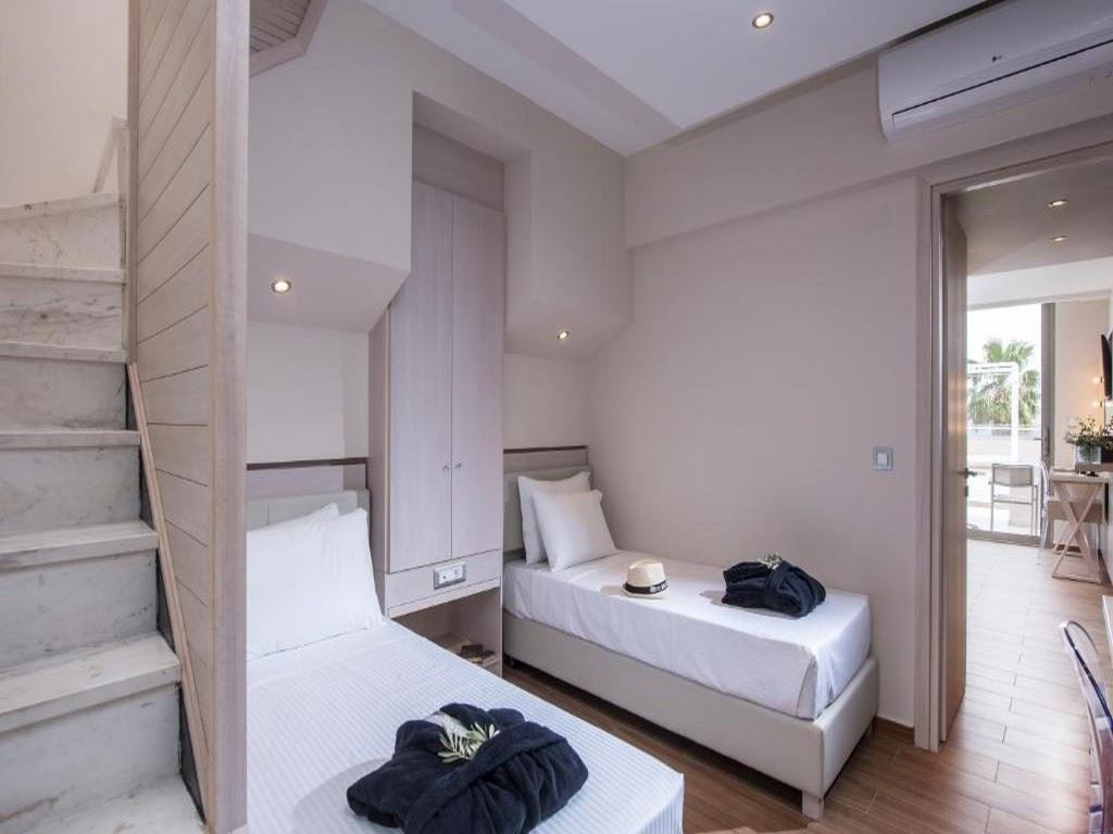 rooms-split-level-superior-connecting-suite