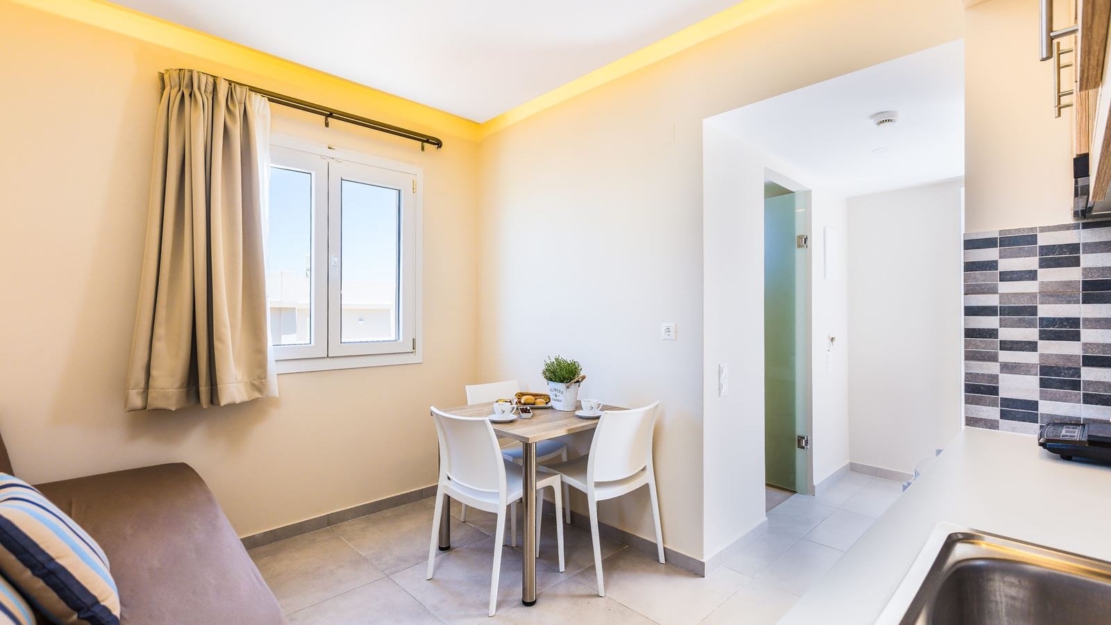 rooms-apartment-superior-1-bedroom-triple-balcony-or-terrace