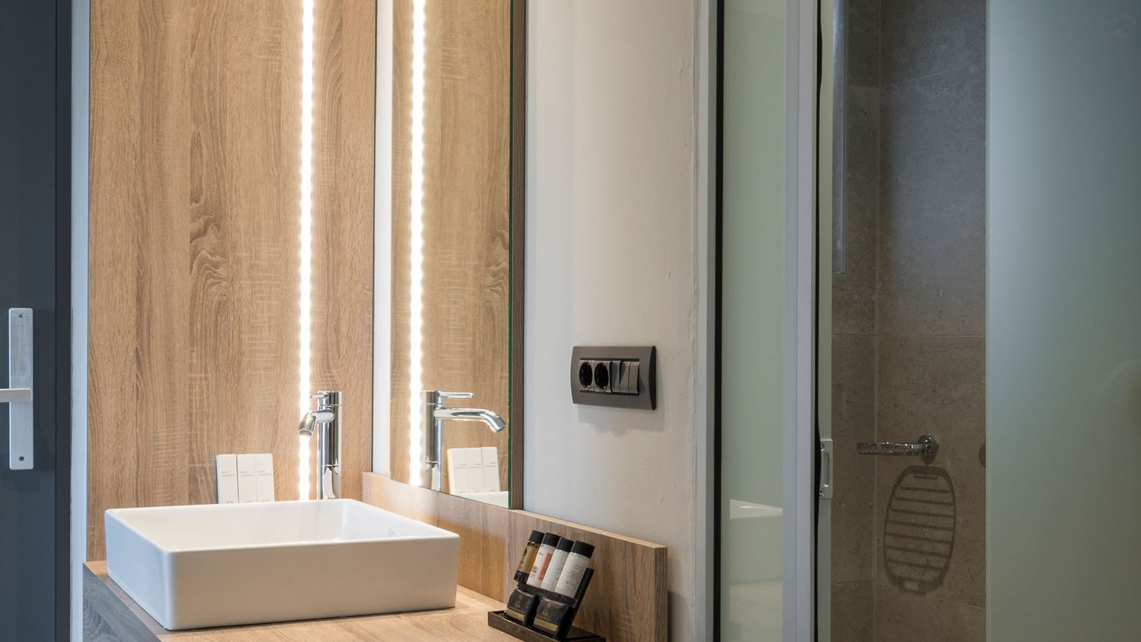 rooms-double-garden-view