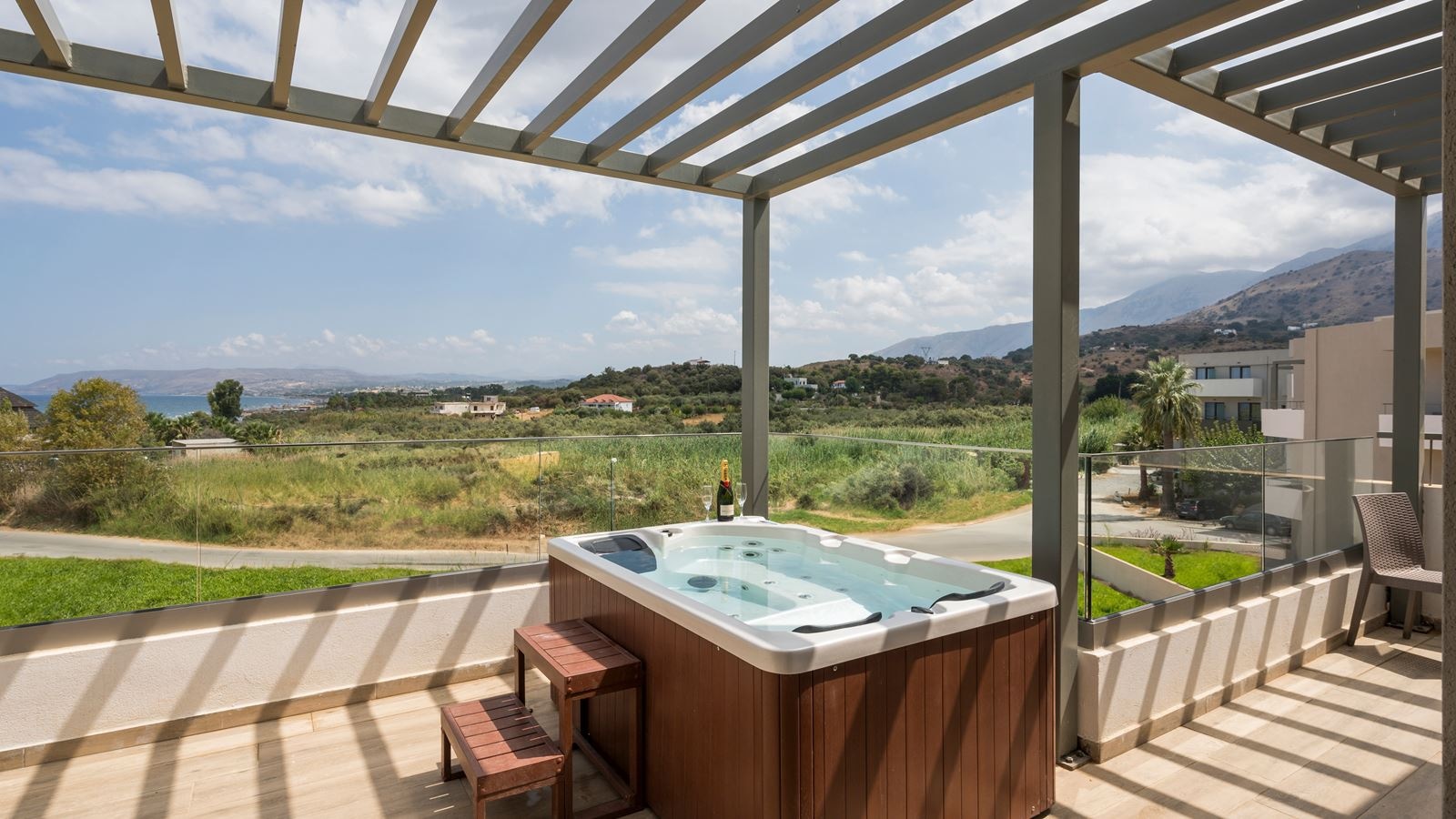 rooms-suite-with-jacuzzi