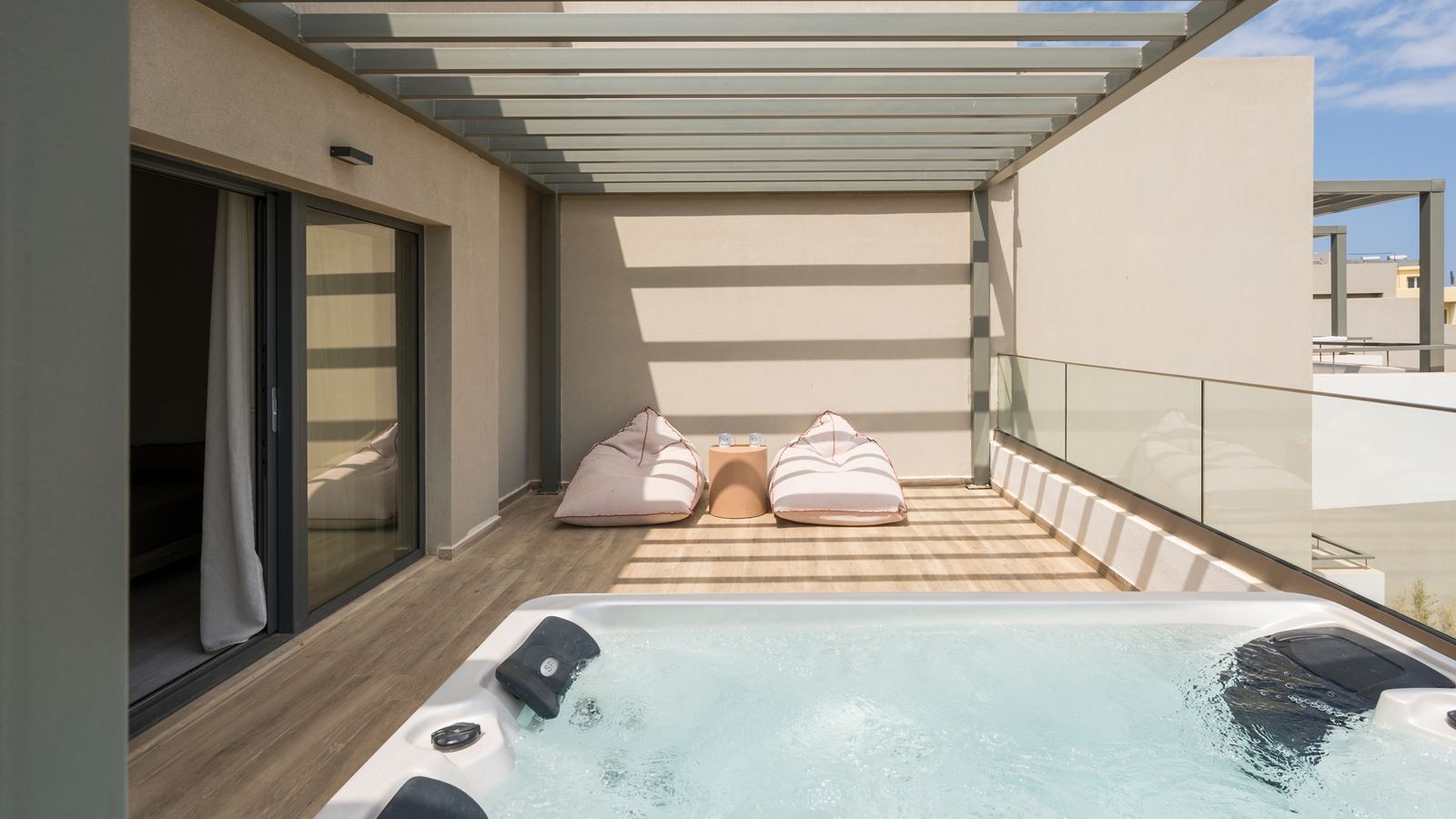 rooms-suite-with-jacuzzi