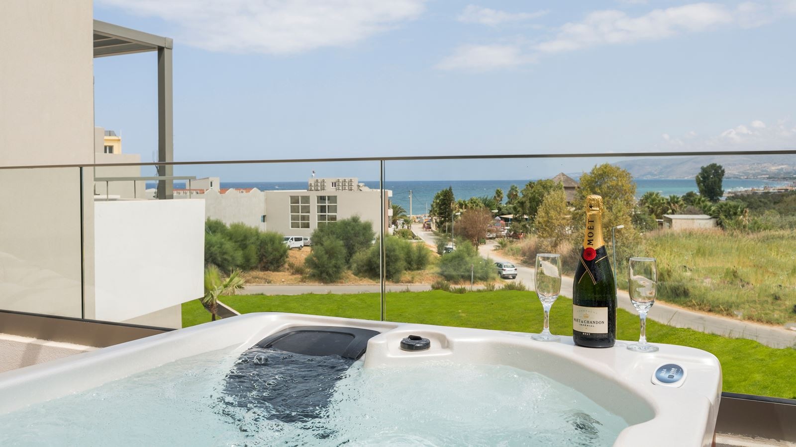 rooms-suite-with-jacuzzi