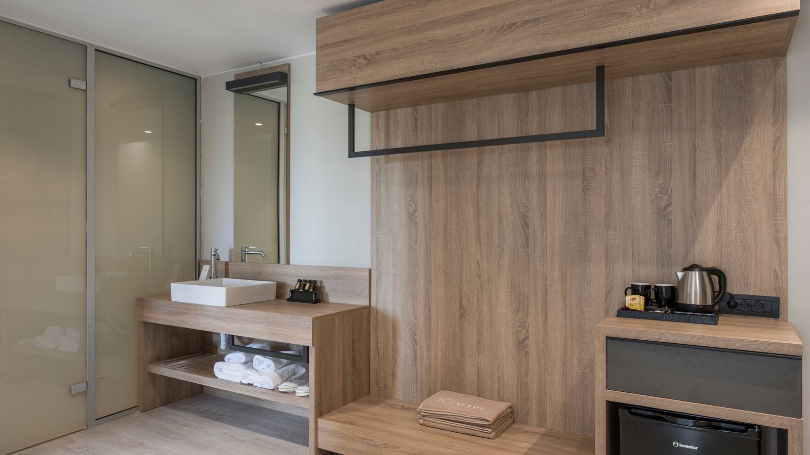 rooms-suite-with-jacuzzi